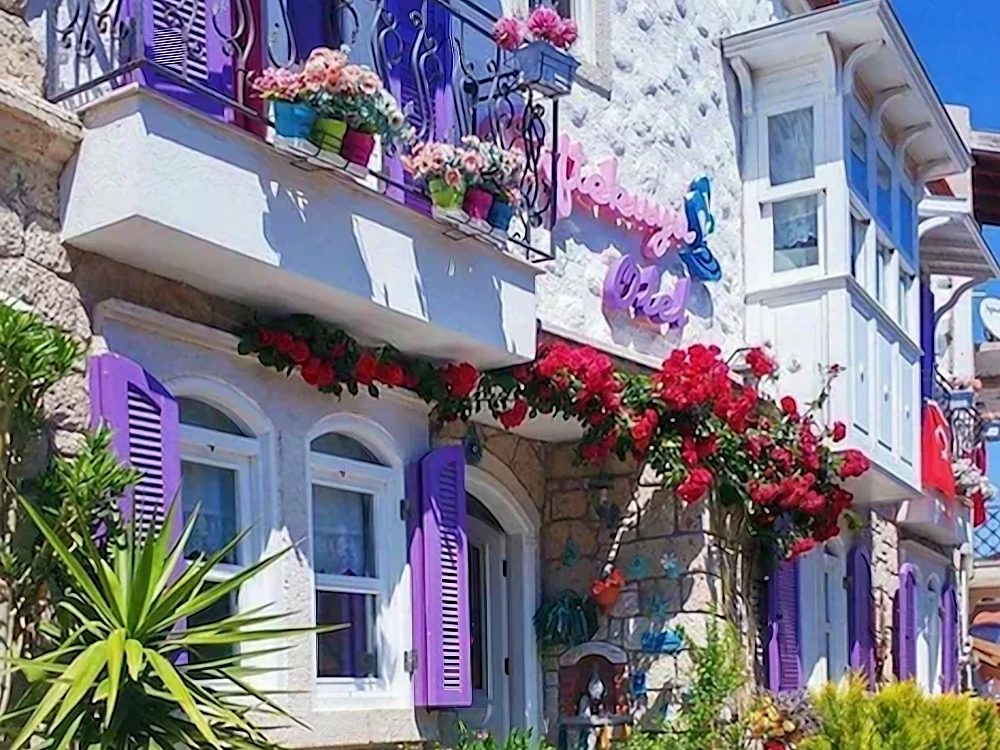 Alaçatı Çiftekuyu otel cephesi